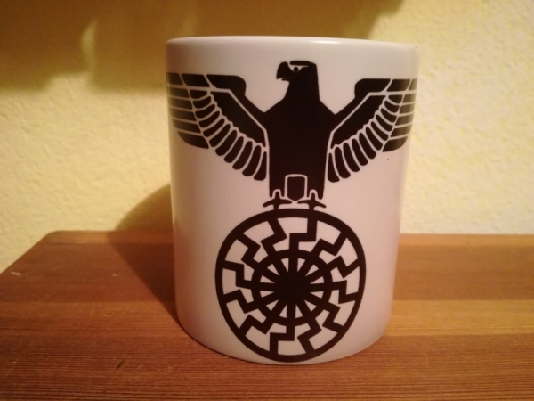 Zaubertasse - Reichsadler mit Schwarzer Sonne Zaubertasse - Reichsadler mit Schwarzer Sonne